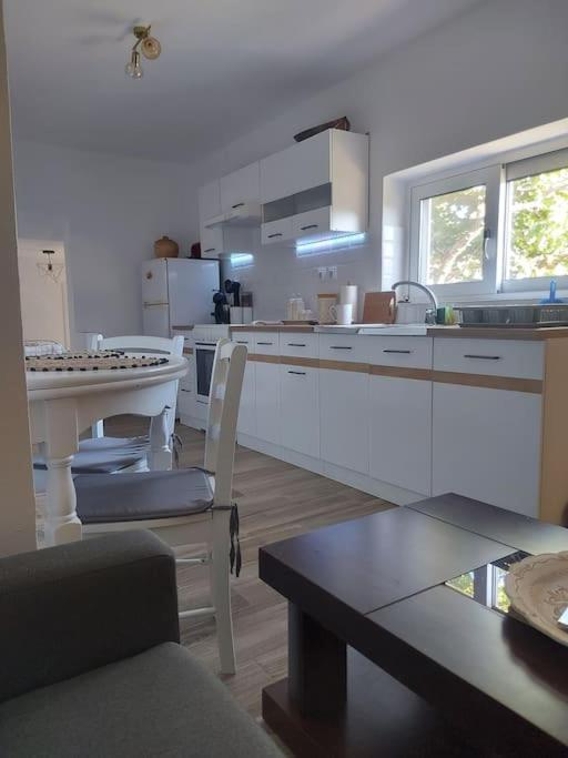 Houlia Home Διαμέρισμα Με Δωρεάν Χώρο Στάθμευσης Steniaí Buitenkant foto