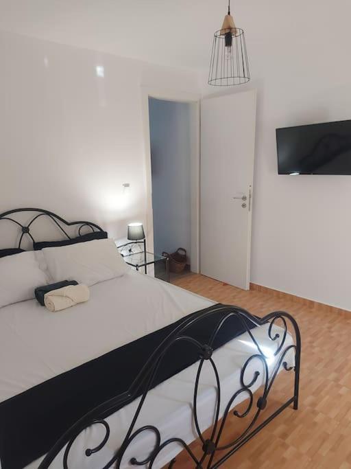 Houlia Home Διαμέρισμα Με Δωρεάν Χώρο Στάθμευσης Steniaí Buitenkant foto