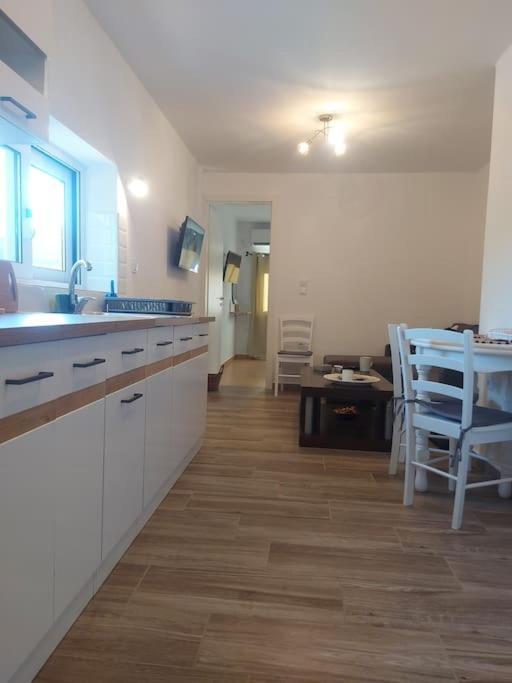 Houlia Home Διαμέρισμα Με Δωρεάν Χώρο Στάθμευσης Steniaí Buitenkant foto