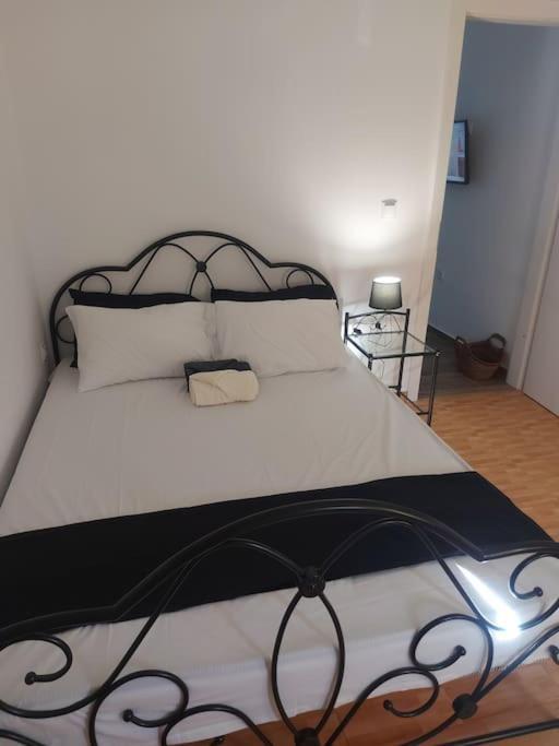 Houlia Home Διαμέρισμα Με Δωρεάν Χώρο Στάθμευσης Steniaí Buitenkant foto